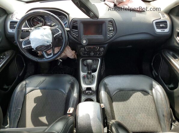 3C4NJDBB6JT176841 2018 JEEP COMPASS Gray Вид панелі приладів