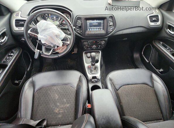 3C4NJDBB6JT232082 2018 JEEP COMPASS Blue Dashboard view