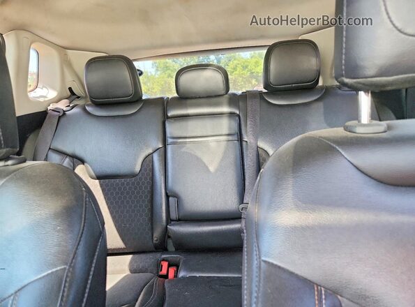 3C4NJDBB6JT373508 2018 JEEP COMPASS White Vista de los asientos traseros