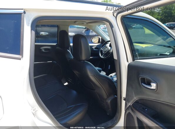 3C4NJDBB7JT114042 2018 JEEP COMPASS White VIN կոդի պիտակի տեսք
