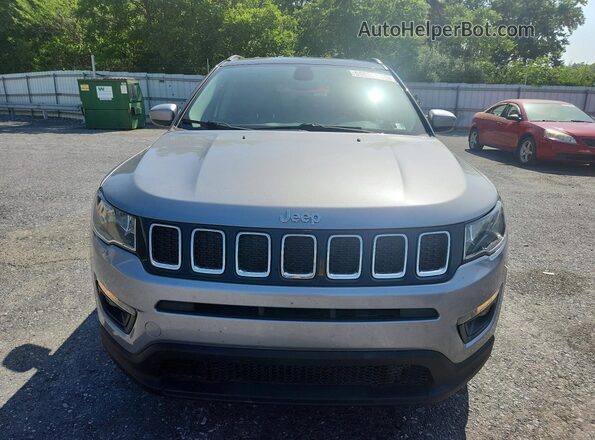 3C4NJDBB7JT162687 2018 JEEP COMPASS Серебряный Вид спереди