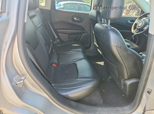 3C4NJDBB7JT162687 2018 JEEP COMPASS Серебряный Вид задней части салона