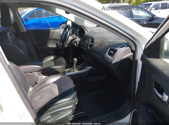 3C4NJDBB7JT180297 2018 JEEP COMPASS White Սալոնի դիմացի տեսք