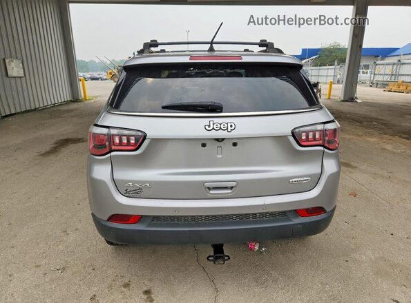 3C4NJDBB7JT333728 2018 JEEP COMPASS Silver Widok z tyłu
