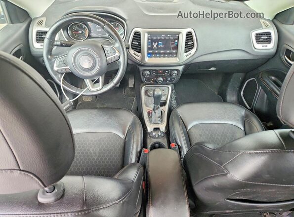 3C4NJDBB7JT333728 2018 JEEP COMPASS Silver Widok deski rozdzielczej
