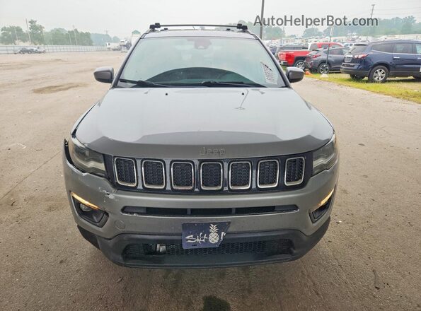 3C4NJDBB7JT333728 2018 JEEP COMPASS Silver Widok z przodu