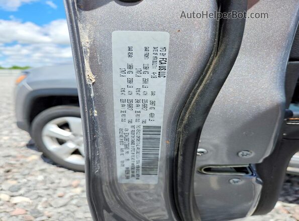 3C4NJDBB7JT366065 2018 JEEP COMPASS Silver Շարժիչի բաժամունքի տեսք