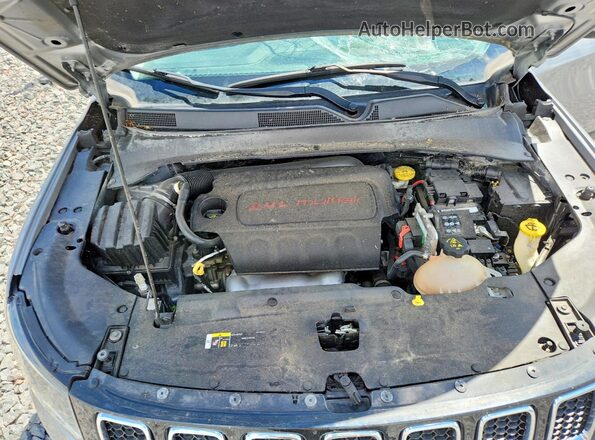3C4NJDBB7JT366065 2018 JEEP COMPASS Silver Սալոնի հետևի տեսք