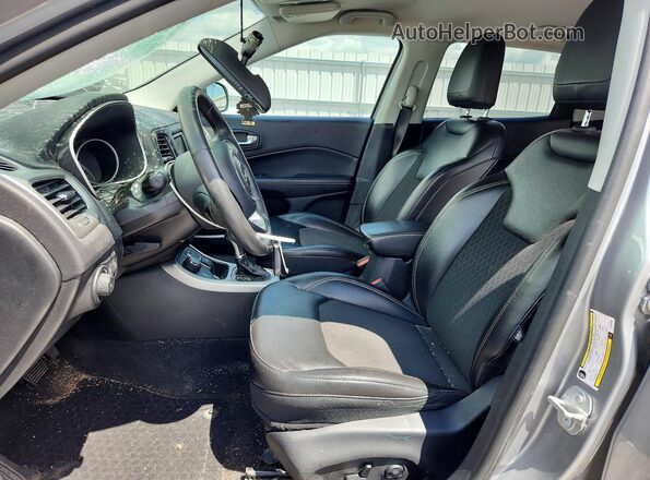 3C4NJDBB7JT366065 2018 JEEP COMPASS Silver Սալոնի դիմացի տեսք