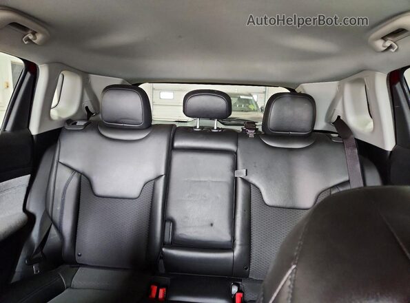 3C4NJDBB7NT124060 2022 JEEP COMPASS Red Vista de los asientos traseros