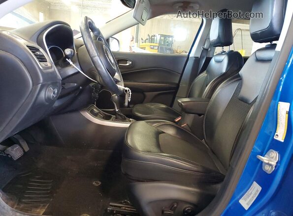 3C4NJDBB8HT665932 2017 JEEP COMPASS Blue Вид салону спереду