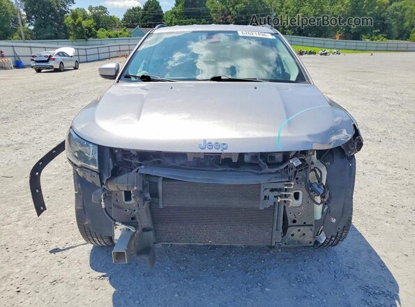 3C4NJDBB8JT303833 2018 JEEP COMPASS Silver Vista frontal