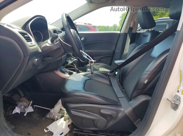 3C4NJDBB8JT342907 2018 JEEP COMPASS White Widok wnętrza z przodu