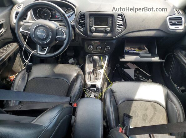 3C4NJDBB8JT342907 2018 JEEP COMPASS White Widok deski rozdzielczej