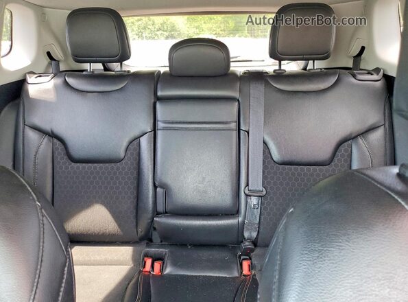 3C4NJDBB8JT342907 2018 JEEP COMPASS White Widok tylnych siedzeń
