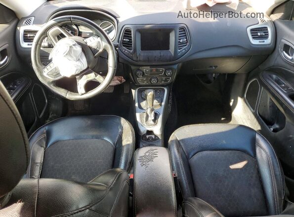 3C4NJDBB8JT373512 2018 JEEP COMPASS Черный Вид панели приборов