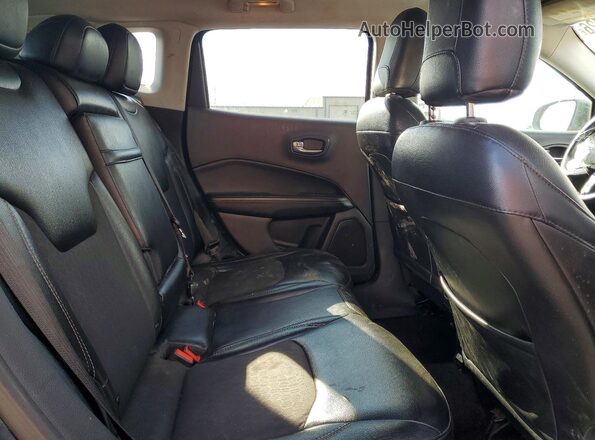 3C4NJDBB8JT373512 2018 JEEP COMPASS Черный Вид задней части салона