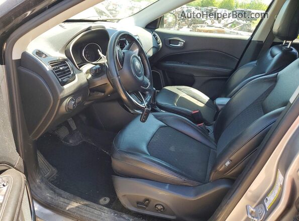 3C4NJDBB8JT394683 2018 JEEP COMPASS Gray Widok wnętrza z przodu