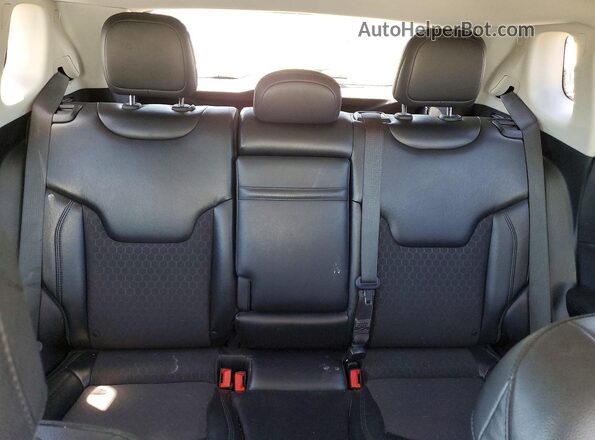 3C4NJDBB8JT394683 2018 JEEP COMPASS Gray Widok tylnych siedzeń