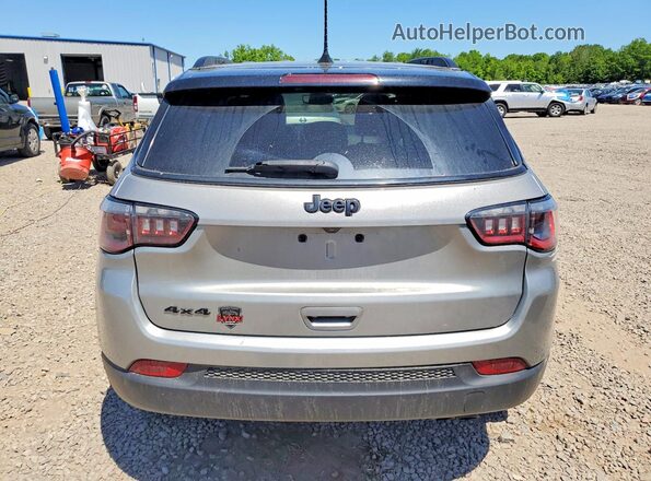 3C4NJDBB8JT394683 2018 JEEP COMPASS Gray Widok z tyłu