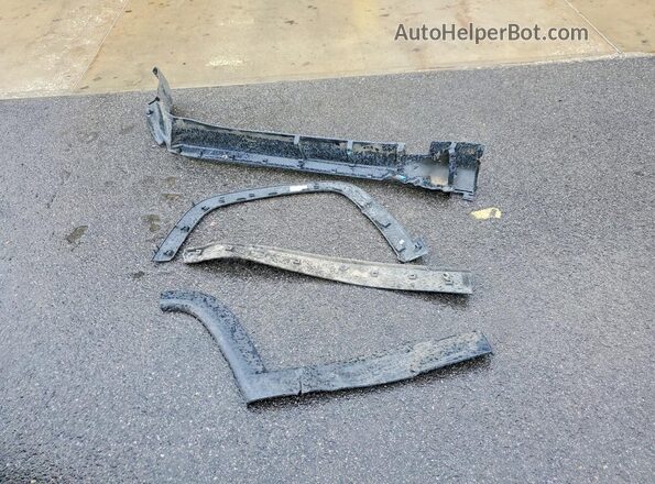 3C4NJDBB8JT457619 2018 JEEP COMPASS Black Engine compartment view
