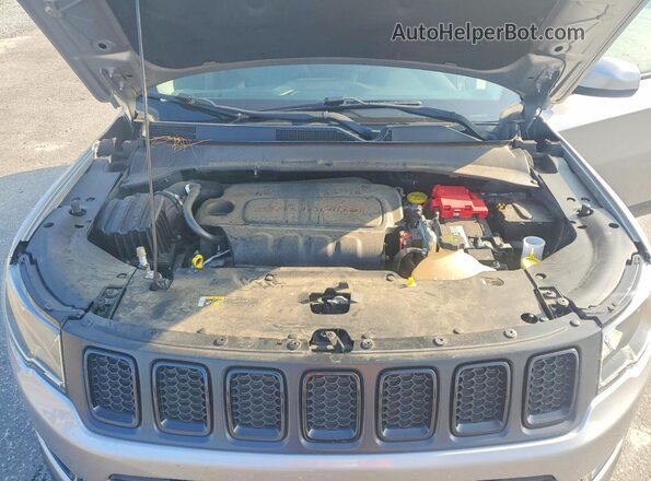 3C4NJDBB8KT621226 2019 JEEP COMPASS Silver ძრავის განყოფილების ხედი