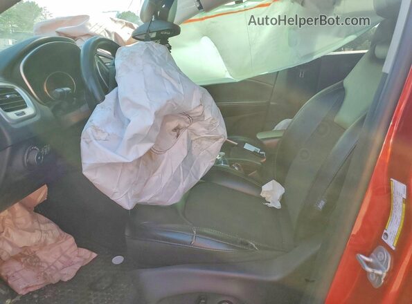 3C4NJDBB8KT628614 2019 JEEP COMPASS Красный Вид салона спереди