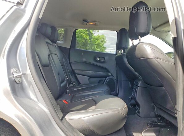 3C4NJDBB8KT628970 2019 JEEP COMPASS Серебряный Вид задней части салона