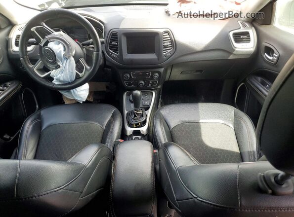 3C4NJDBB8KT628970 2019 JEEP COMPASS Серебряный Вид панели приборов