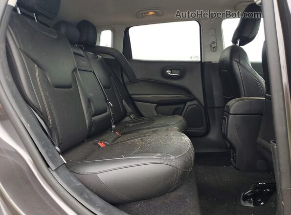 3C4NJDBB8KT650676 2019 JEEP COMPASS Gray Rear interior view