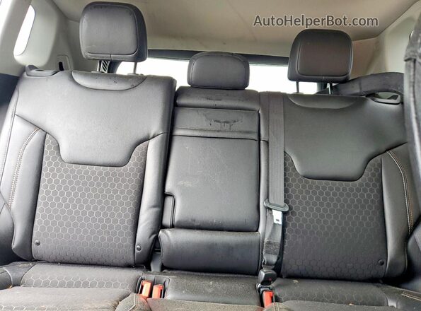 3C4NJDBB8KT650676 2019 JEEP COMPASS Gray Rear seats view