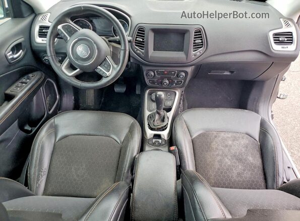 3C4NJDBB8KT650676 2019 JEEP COMPASS Gray Dashboard view