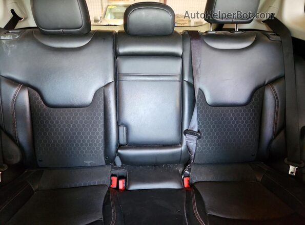 3C4NJDBB8KT734576 2019 JEEP COMPASS Red Հետևի նստատեղերի տեսք