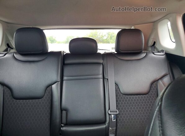 3C4NJDBB8KT740605 2019 JEEP COMPASS Black Widok tylnych siedzeń