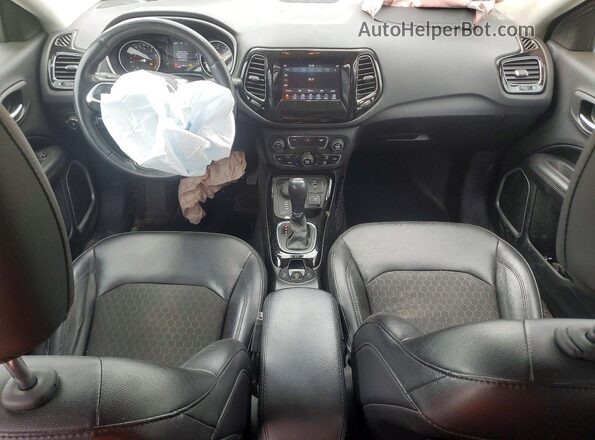 3C4NJDBB8KT740720 2019 JEEP COMPASS Серебряный Вид панели приборов