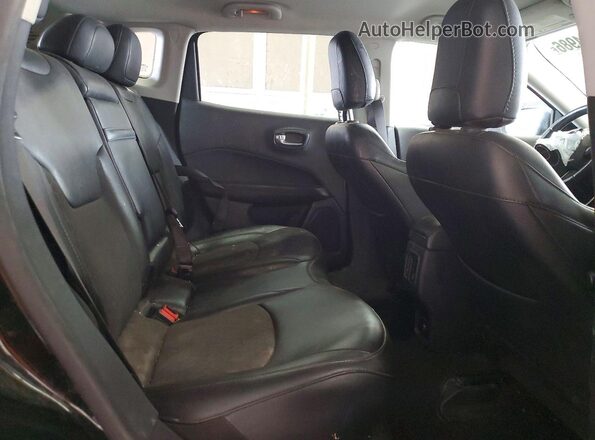 3C4NJDBB8LT137557 2020 JEEP COMPASS Black Widok wnętrza z tyłu