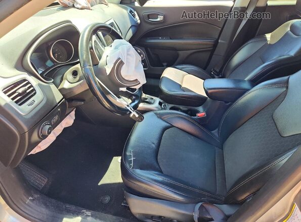 3C4NJDBB8LT219398 2020 JEEP COMPASS Silver Vista interior delantera