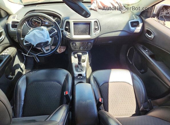 3C4NJDBB8LT219398 2020 JEEP COMPASS Silver Vista del salpicadero