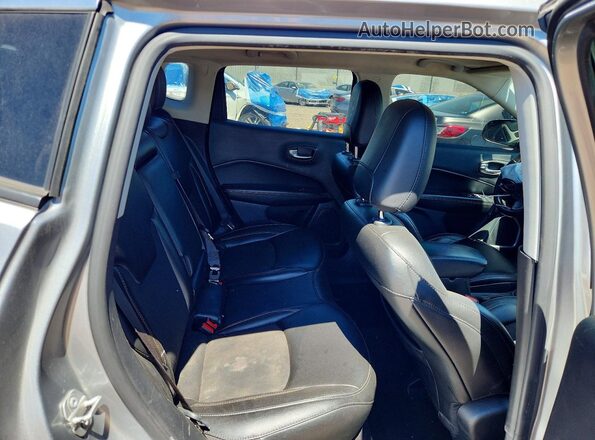 3C4NJDBB8LT219398 2020 JEEP COMPASS Silver Vista interior trasera