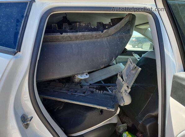 3C4NJDBB8NT203950 2022 JEEP COMPASS White Вид задніх сидінь