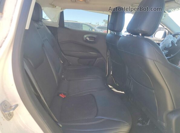 3C4NJDBB9JT113930 2018 JEEP COMPASS White Vista interior trasera