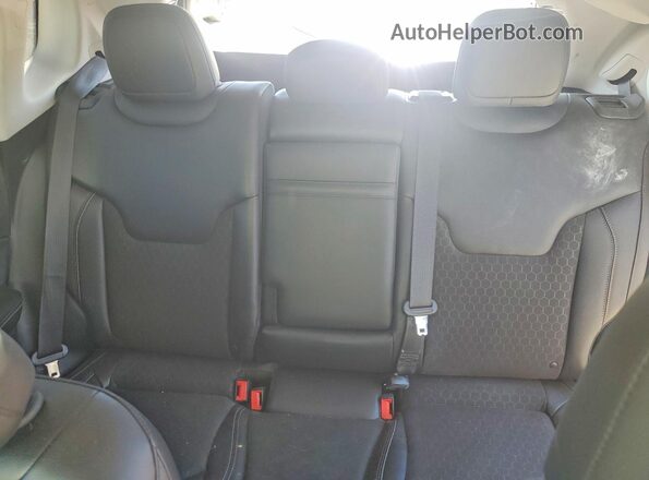 3C4NJDBB9JT113930 2018 JEEP COMPASS White Vista de los asientos traseros