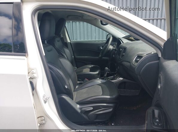3C4NJDBB9KT594134 2019 JEEP COMPASS White Вид салону спереду