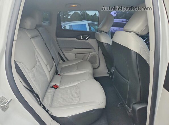 3C4NJDBB9NT235449 2022 JEEP COMPASS White Vista interior trasera