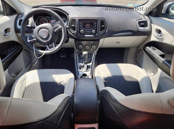 3C4NJDBBXJT161260 2018 JEEP COMPASS Silver Vista del salpicadero