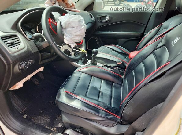 3C4NJDBBXJT342424 2018 JEEP COMPASS White Widok wnętrza z przodu