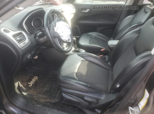 3C4NJDBBXJT391137 2018 JEEP COMPASS Угольный Вид салона спереди