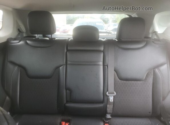 3C4NJDBBXJT391137 2018 JEEP COMPASS Угольный Вид задних сидений