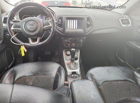 3C4NJDBBXKT592635 2019 JEEP COMPASS Silver Widok deski rozdzielczej