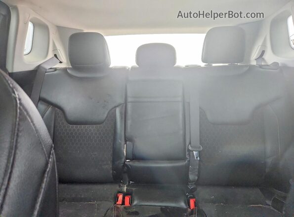 3C4NJDBBXKT592635 2019 JEEP COMPASS Silver Widok tylnych siedzeń